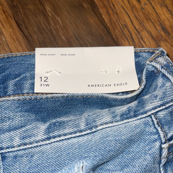 NEW American Eagle ‘Mom Short’ jean shorts - Picture 3 of 5